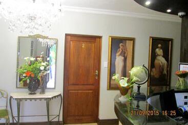 Пансион Or Tambo Guest House