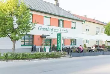 ホテル Gasthof Zur Grossen Linde