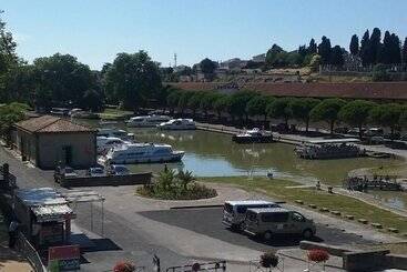 هتل آپارتمان Le Bristol Gites Urbains