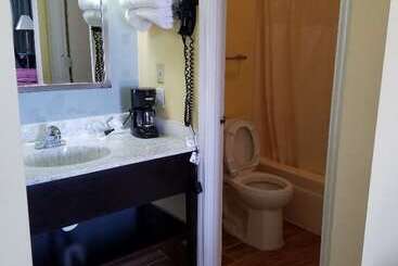 فندق Budget Host Inn