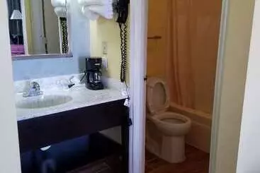 Hotelli Budget Host Inn