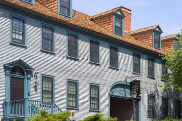 ホテル The Inn Downtown: A Boutique Apartment