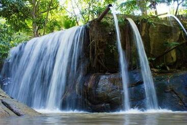 渡假胜地  Balneario Itacolomy
