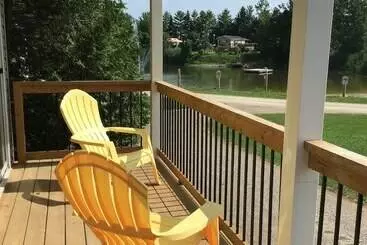 Mökkimajoitus Woodland Lake Rv Resort