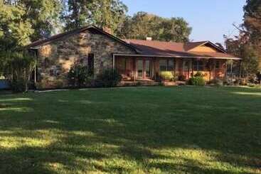 Sisters On Sycamore Bed & Breakfast