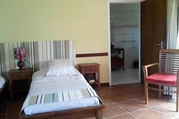 Bed and Breakfast Gîte Domaine De La Ferme D Erambere Lot 67 Route De La Nondoue