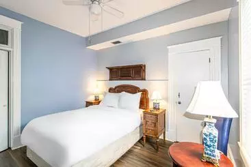 تختخواب و صبحانه Southern Wind Inn