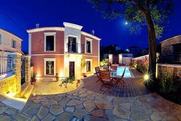 فندق Archontiko Mountzouridi