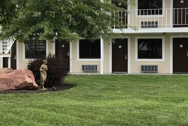 فندق على الطريق Garden Inn Truck Plaza