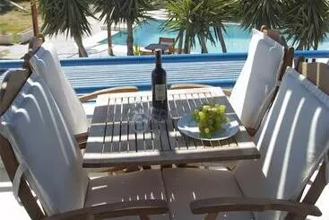 Majatalo Aeraki Studios & Apartments