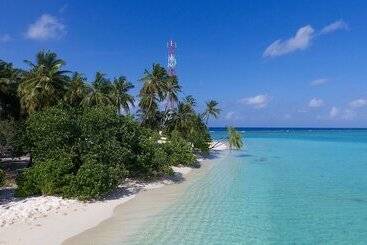 پانسیون Luau Beach Inn Maldives