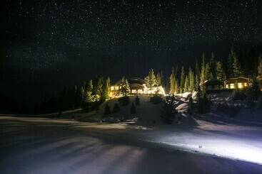 Отель Mount Engadine Lodge