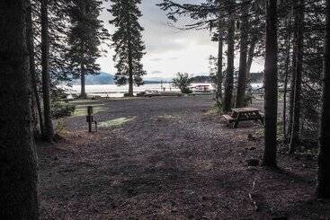 Otel Shelter Cove Resort & Marina