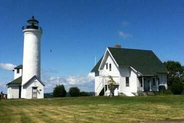 Hi Tibbetts Point Lighthouse   Hostel