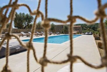 شقق خاصة سياحية Afentiko Pigadi