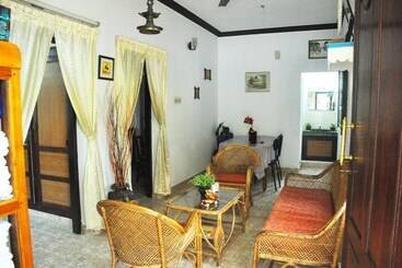Bed and Breakfast Lazar Residency Homestay