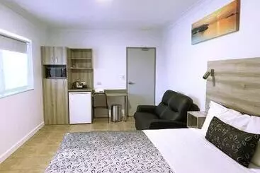 Childers Oasis Motel