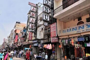 בית מלון כפרי Gold Palace   03 Mins Walk From New Delhi Railway Station