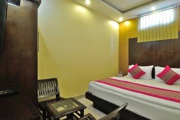 Отель Gold Palace   03 Mins Walk From New Delhi Railway Station