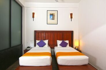 فندق Travelers Lodge By City Hub