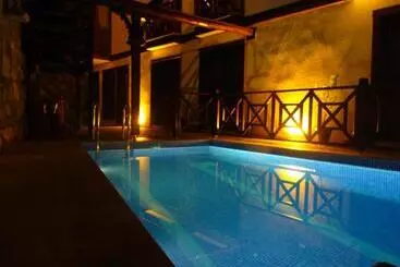 پانسیون Amazon Petite Palace