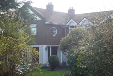 Pinetrees Bed & Breakfast