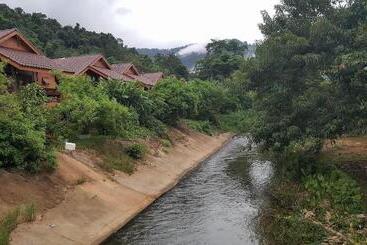 فندق Khaosok Rainforest Resort