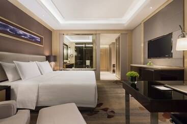 Отель Wanda Realm Dandong