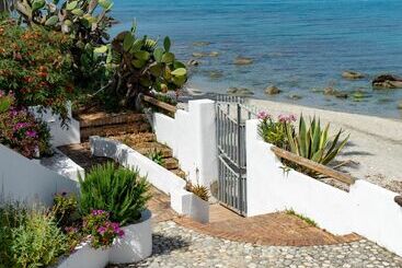 בית מלון כפרי Residence Albatros