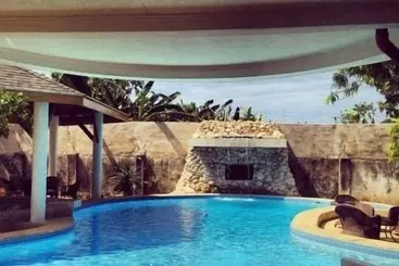 Pensió Lapu Lapu Cottages & Restaurant