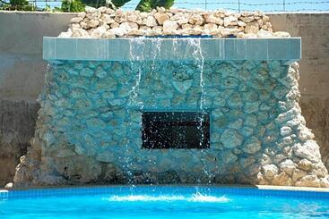 פנסיון Lapu Lapu Cottages & Restaurant