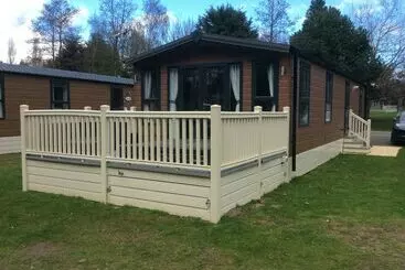 2 Bed Luxury Lodge With Hot Tub Allerthorpe York