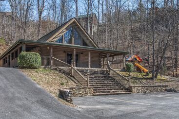 별장 Newly Renovated Cabin W/ Hot Tub, Lake & Bbq!