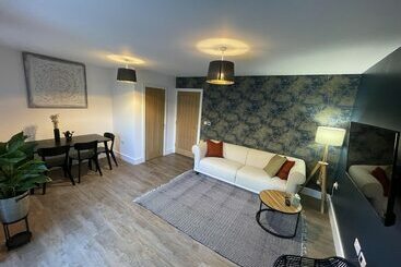 Резиденция 3 Double Bed Luxurious House Near Heathrow Airport