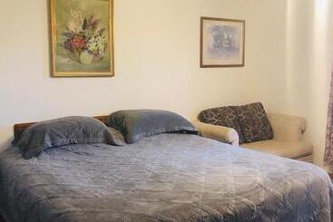 Black Hills Motel At Quail S Crossing