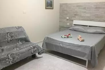 تختخواب و صبحانه Maria S Home