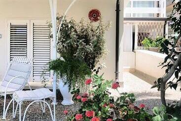 تختخواب و صبحانه Villa Volli Three Rooms