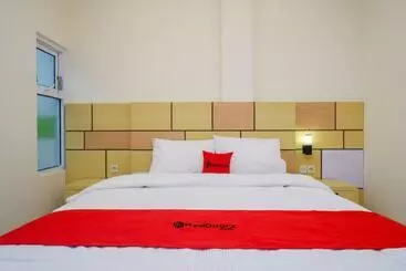 Hôtel Reddoorz Plus Near Pasar Gede Solo