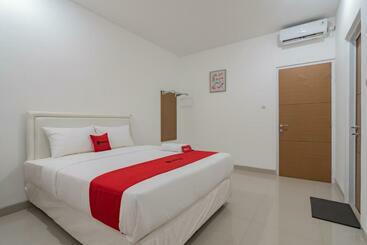 Hotell Sukahaji Street Bandung Redpartner