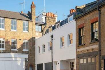 هتل آپارتمان Weymouth Mews