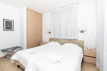 Flora Hotel Apartments