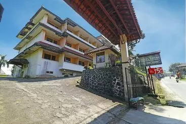 Hotel Super Oyo 90382 Sarah Sukabumi