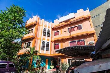 בית מלון כפרי La Maria Pension And Tourist Inn