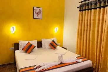 Пансион Sam's Guest House