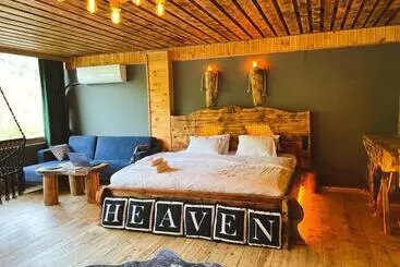 Bed and Breakfast Heaven Wooden Vip Bungalow