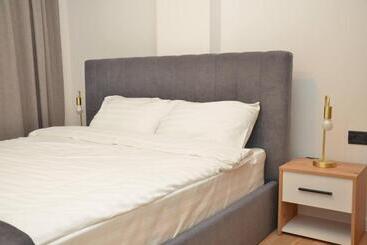 هتل آپارتمان Forest Boutique