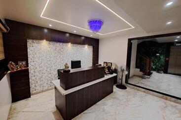 Hotel Bouquet Residency