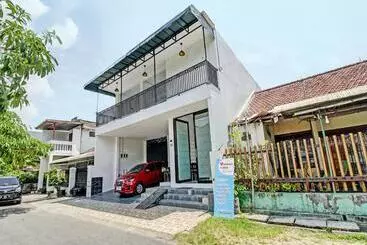 Otel Oyo 92433 Sirih Gading Family Guest House