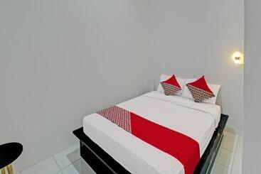 Hotell Oyo 92433 Sirih Gading Family Guest House