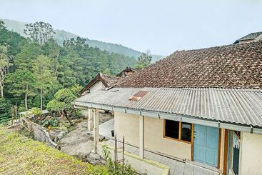 Spot On 92414 Hotel Pereng Sari